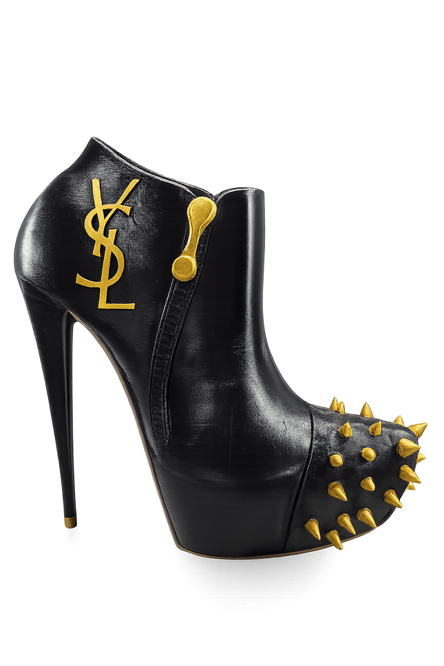 Luxury Inspired Spike Heel Vase – Hand Painted 3D Printed Statement Décor